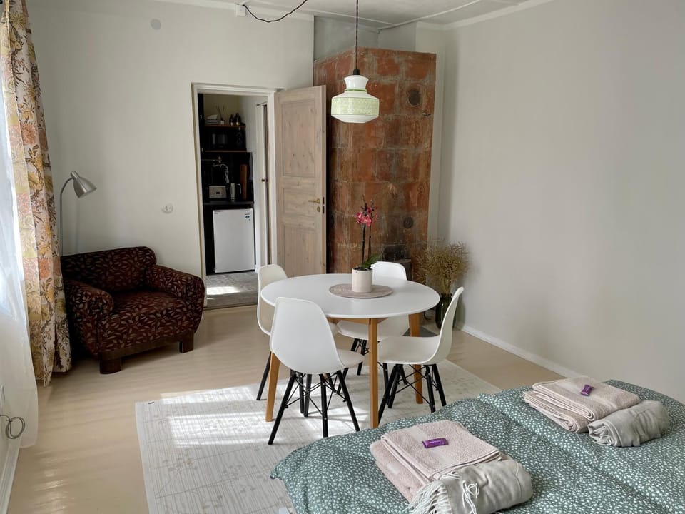 Bed, Living room, Photo of the whole room, Seating area, Bedroom, towels