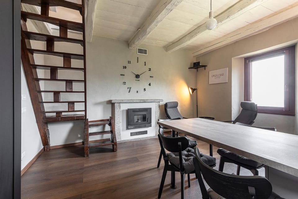 Seating area, flat iron