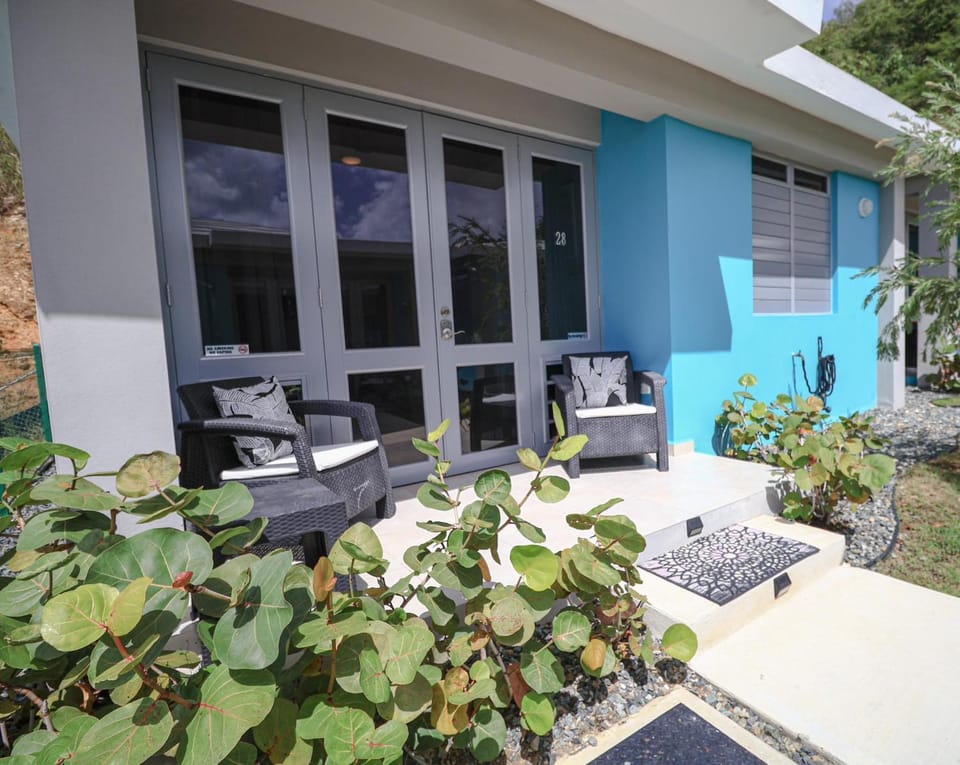 Property building, Day, Balcony/Terrace, Seating area