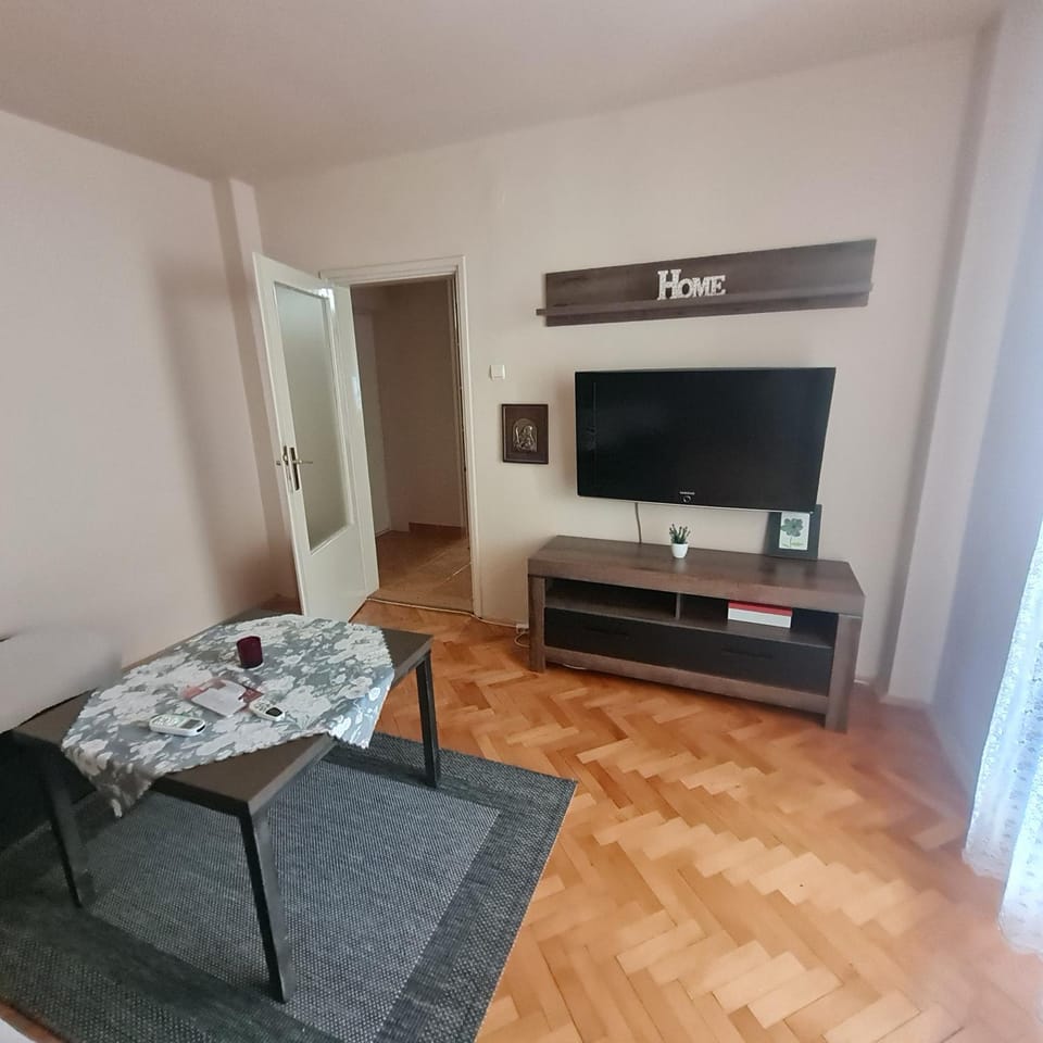 Communal lounge/ TV room, TV and multimedia, Living room, Seating area