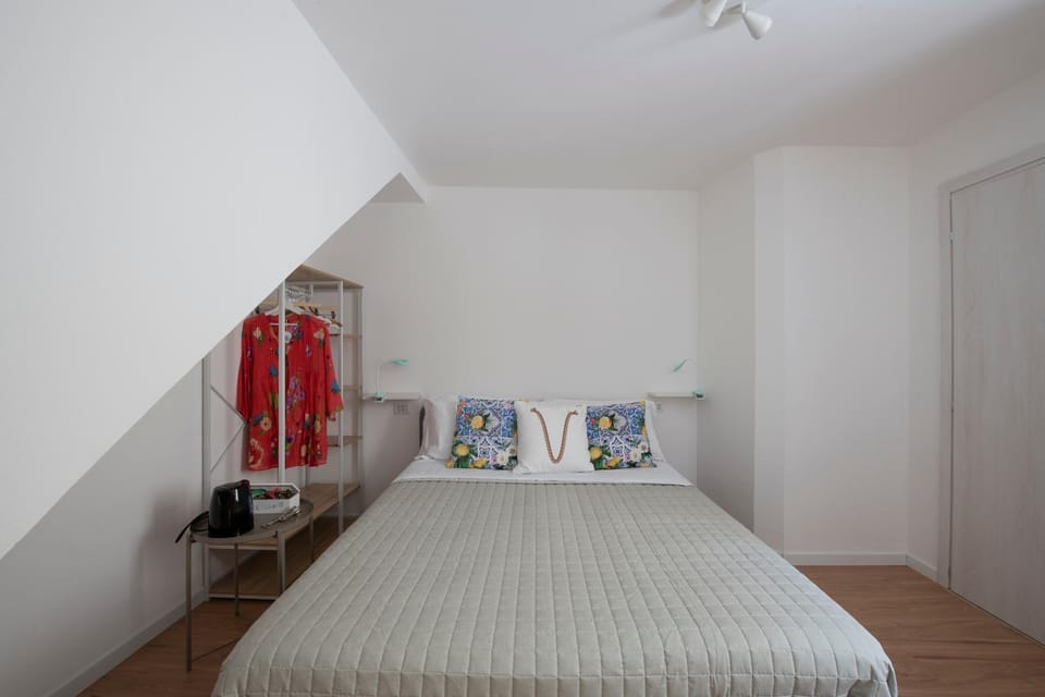 Bed, TV and multimedia, Photo of the whole room, Bedroom, wardrobe