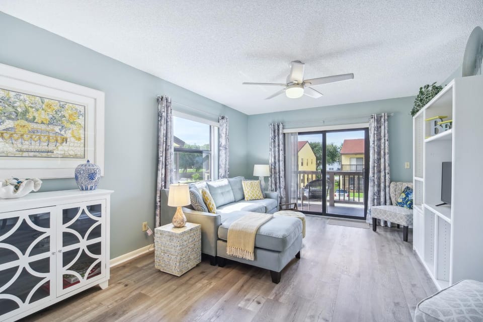 Cocoa Beach Vacation Rental - Walk to Pier! House in Cocoa Beach