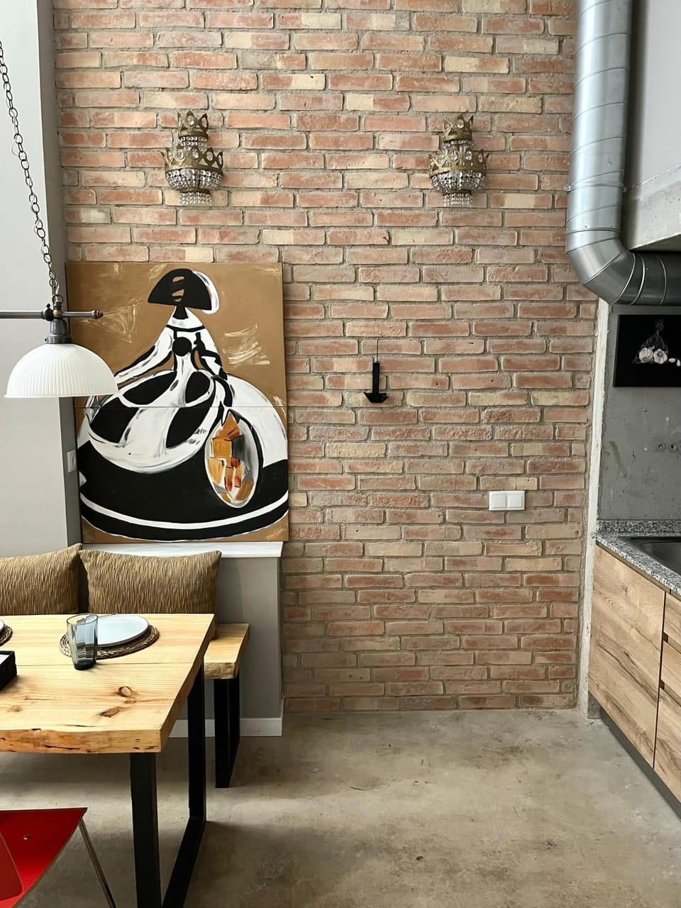 Kitchen or kitchenette, Dining area