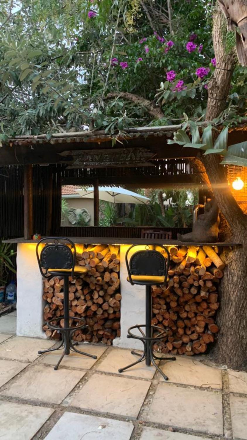 Out of Africa - 5 Bedroom indoor outdoor living with 2 firepits and sunroom Villa in Cape Town