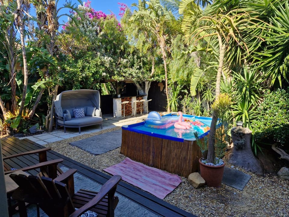 Patio, Garden, Garden view, sunbed