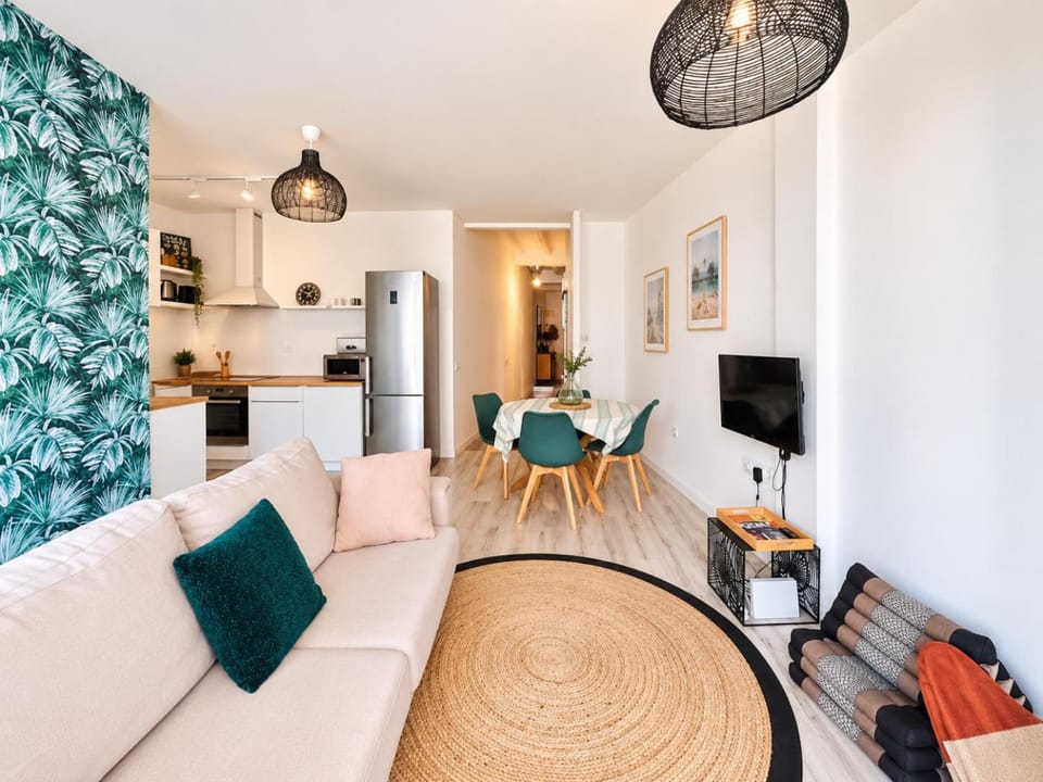 Communal lounge/ TV room, TV and multimedia, Kitchen or kitchenette, Living room, Seating area, Dining area