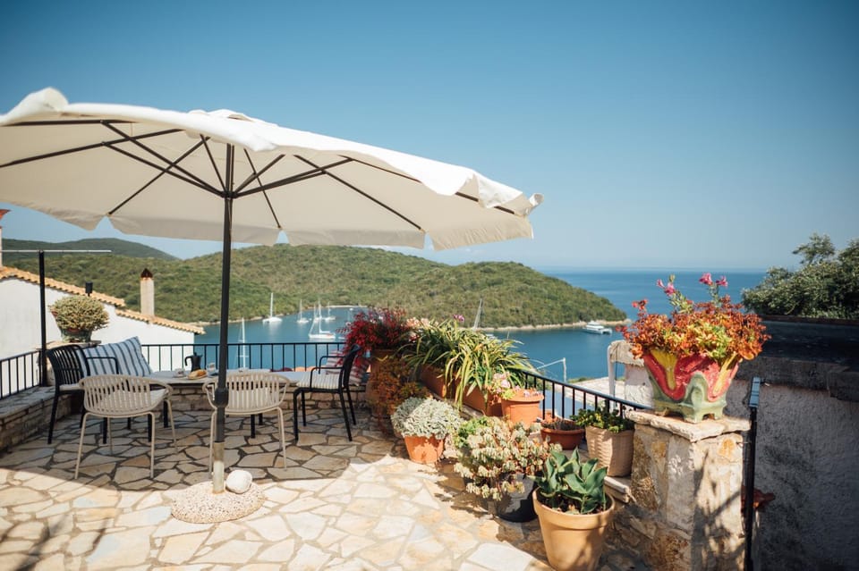 ΙΩ παραδοσιακή κατοικία στα Σύβοτα House in Greece
