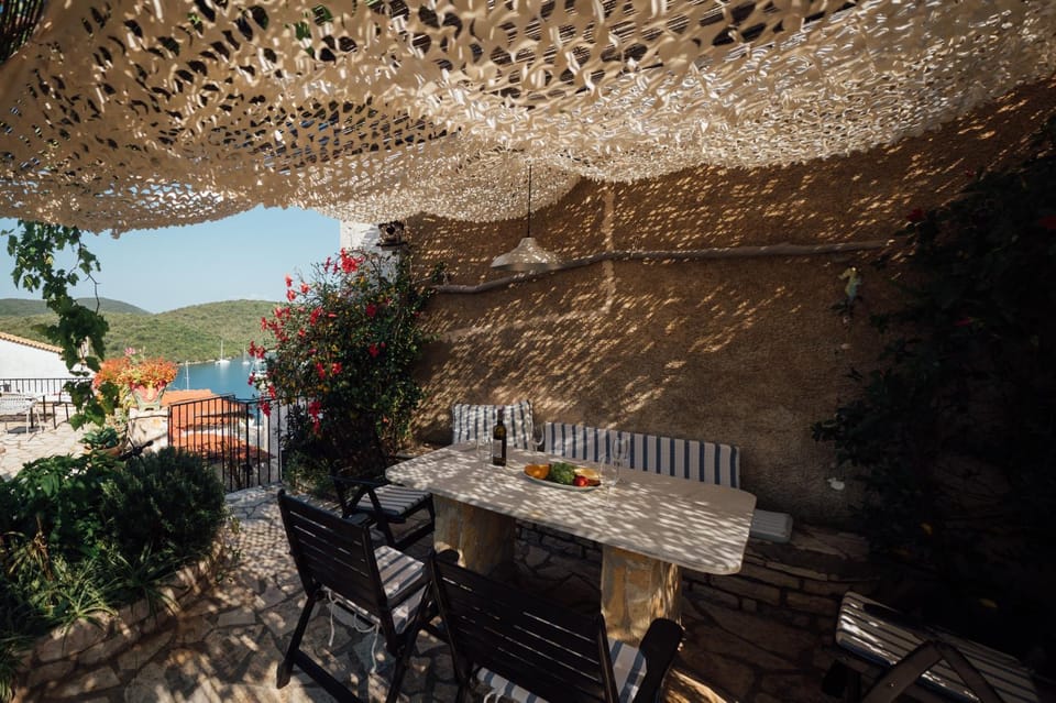 ΙΩ παραδοσιακή κατοικία στα Σύβοτα House in Greece