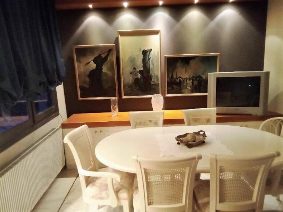 Living room, Dining area