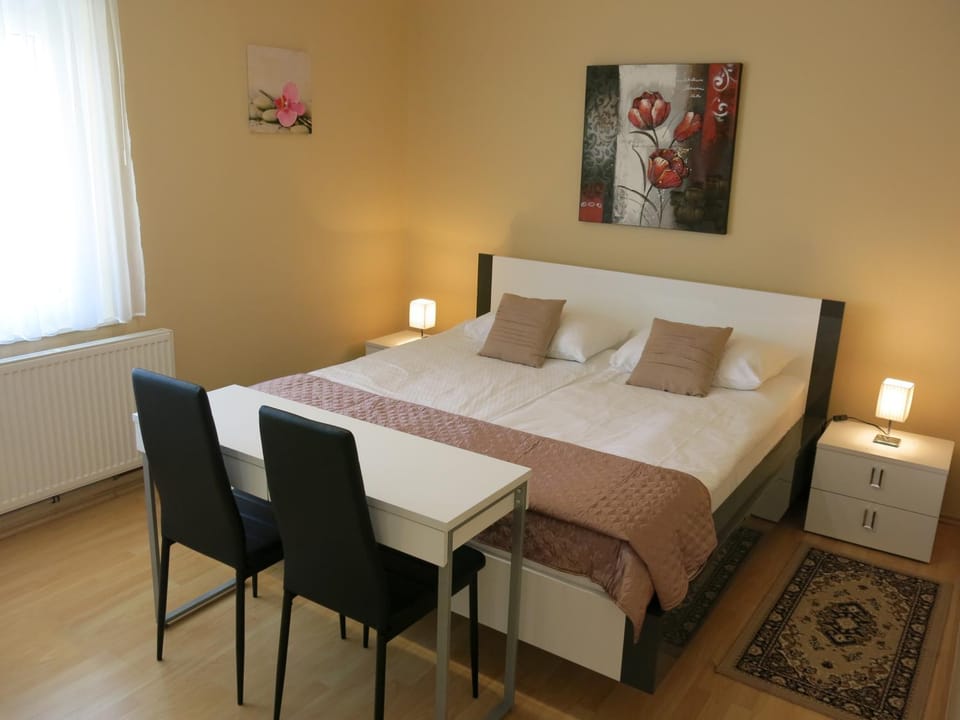 Bed, Photo of the whole room