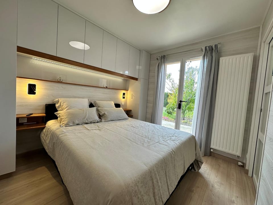 Shower, Toilet, Nearby landmark, Restaurant/places to eat, Natural landscape, Activities, BBQ facilities, Darts, Darts, Fishing, Golfcourse, Horse-riding, Solarium, Table tennis, Table tennis, Bathroom, TV and multimedia, Balcony/Terrace, Fitness centre/facilities, Photo of the whole room, Dining area, Aqua park, Tennis court, Hiking, Cycling, Bedroom, Garden view, Garden view, Swimming pool, Swimming pool, Meals, Breakfast, Continental breakfast, Dinner, Sunset, Family, Inner courtyard view, Parking, concierge, hair dresser, hair dryier, heating, internet, shuttle, shuttle, soundproof, storage, sunbed, towels, towels, VIP, wardrobe, wedding, laundry