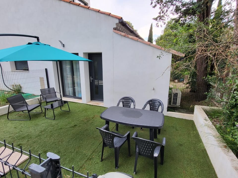 Garden, Dining area, sunbed