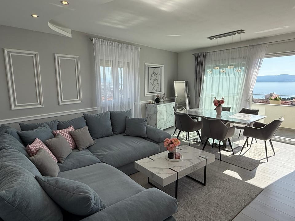 Living room, Seating area, Dining area