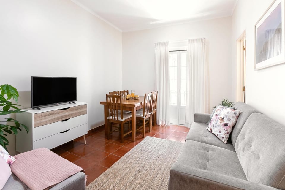 Communal lounge/ TV room, TV and multimedia, Living room, Dining area
