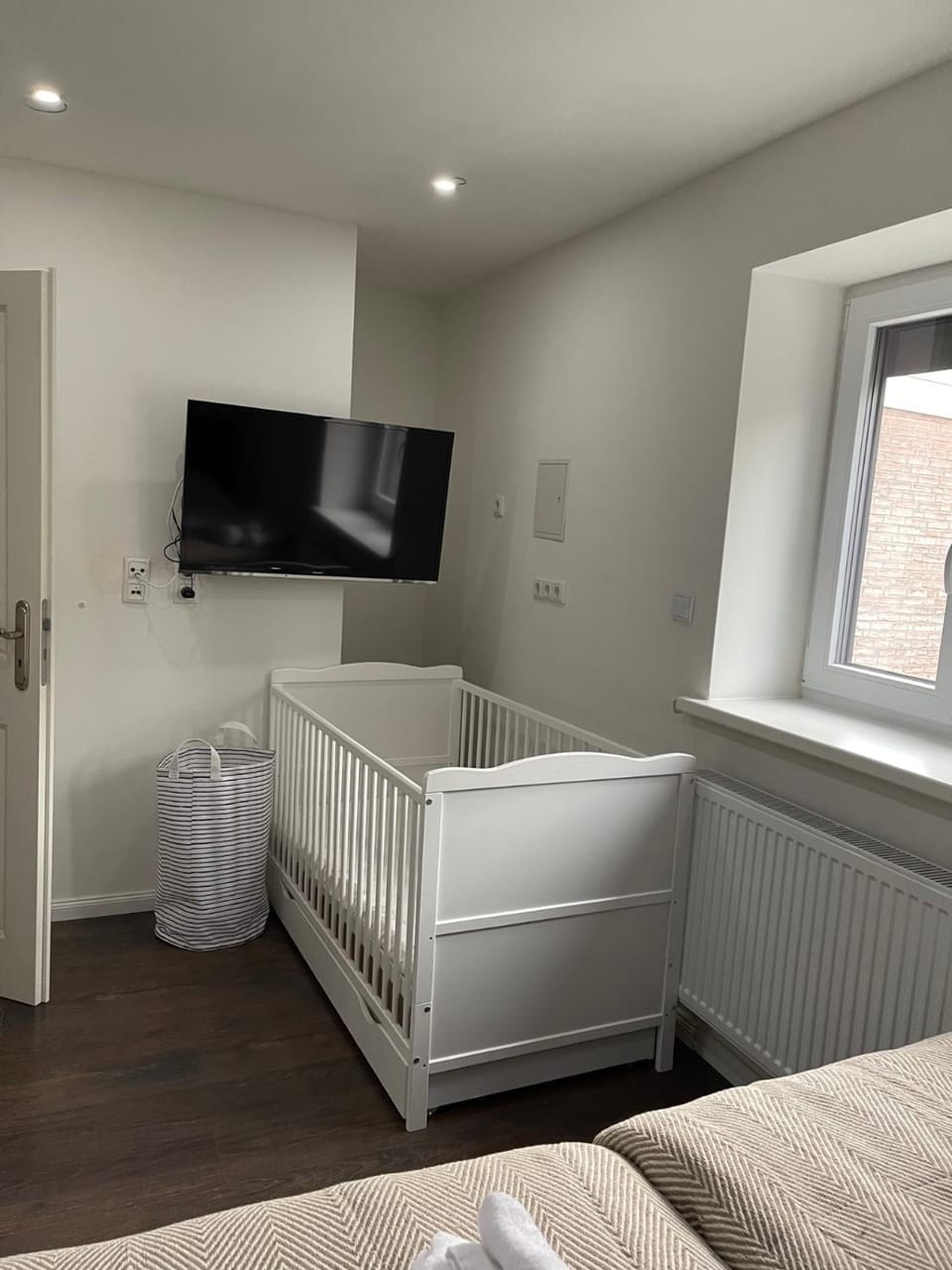 Bedroom, cot