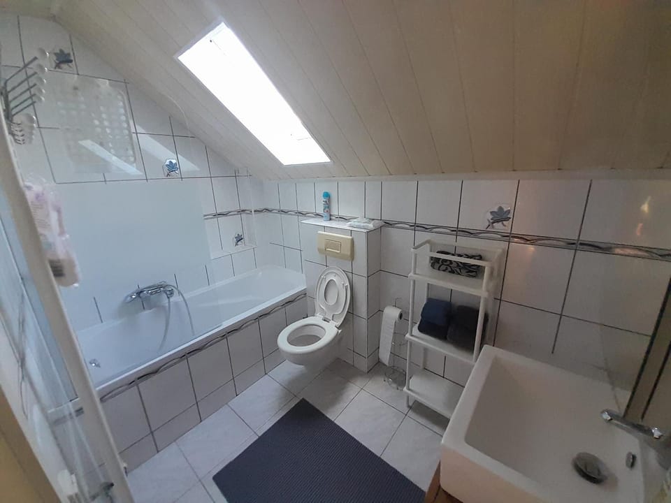 Bathroom, Bath, towels