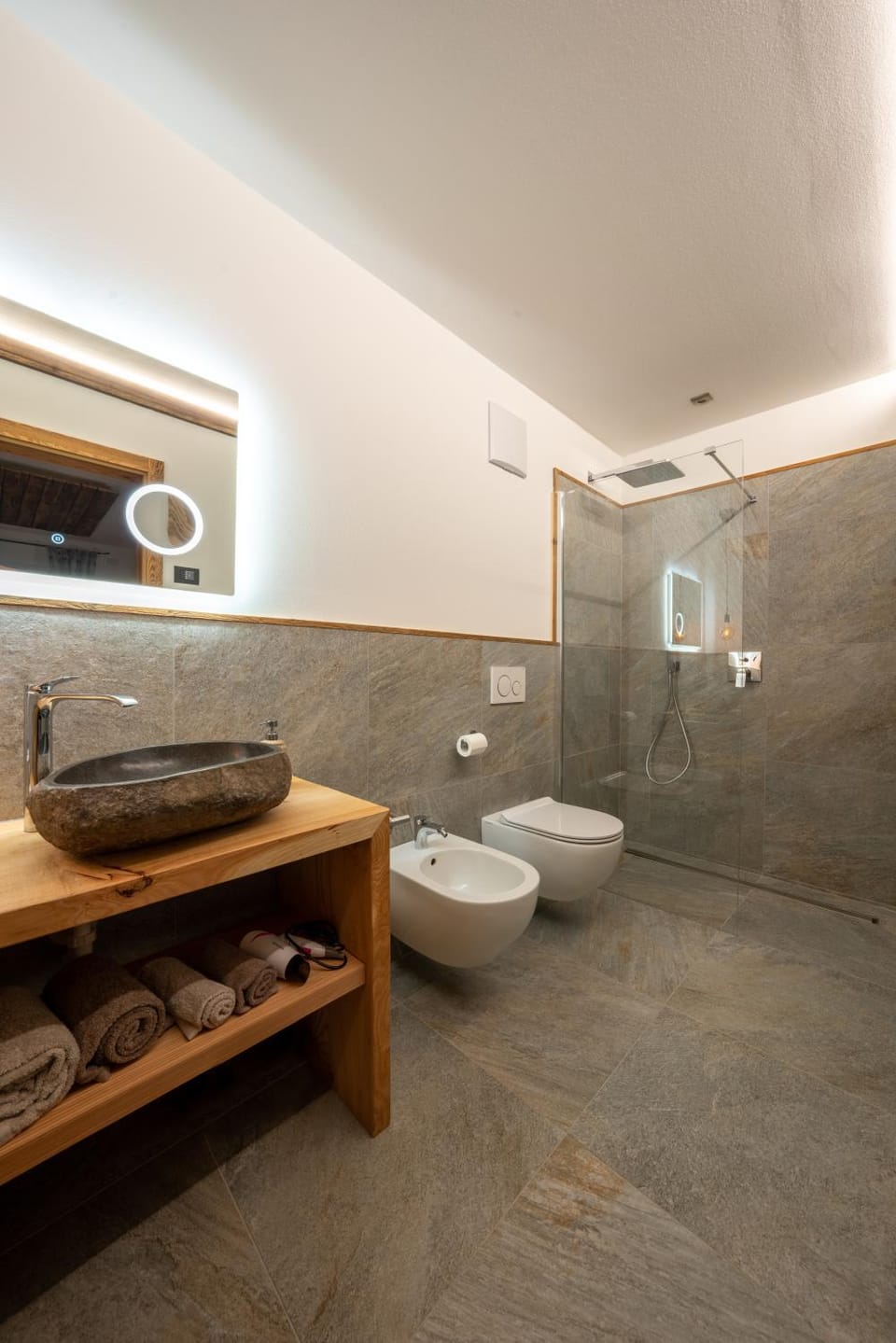 Shower, Toilet, Bathroom, bidet, towels