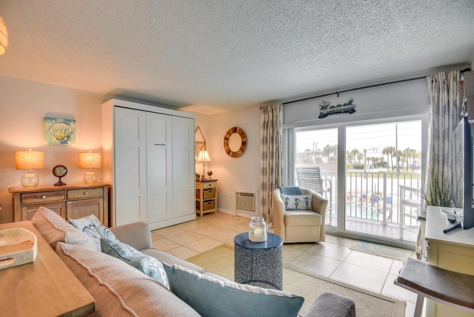 New Smyrna Beach Condo w/ Pool & Beach Access! Apartment in New Smyrna Beach
