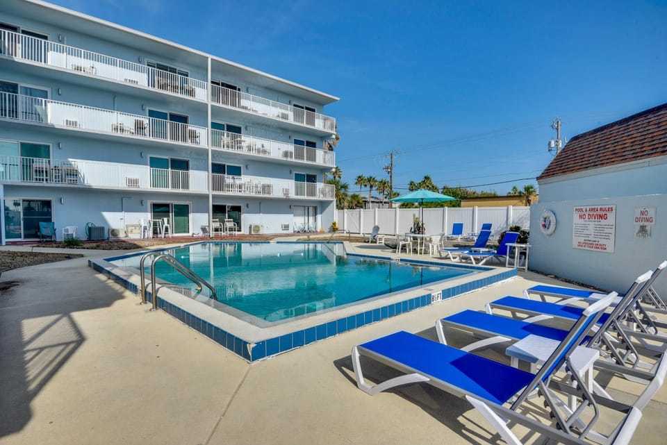 New Smyrna Beach Condo w/ Pool & Beach Access! Apartment in New Smyrna Beach