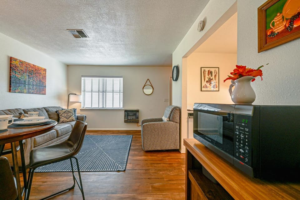 Fishing Pond and Pier Secluded Broken Bow Cottage! House in Broken Bow