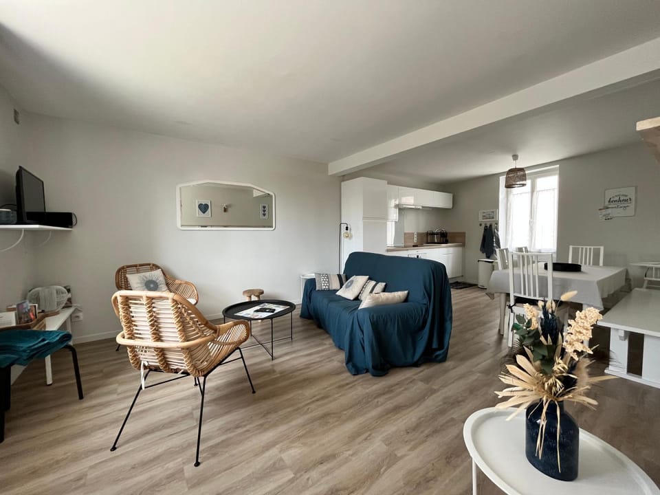 Kitchen or kitchenette, Living room, Dining area