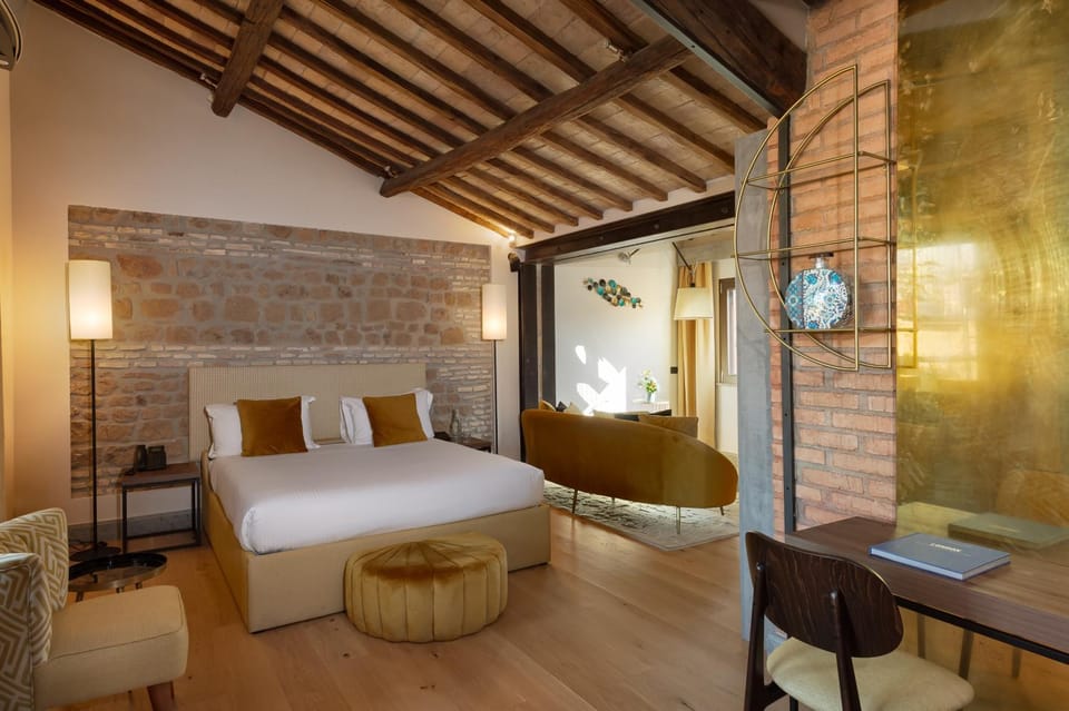 Bed, Living room, Photo of the whole room, Seating area, Bedroom