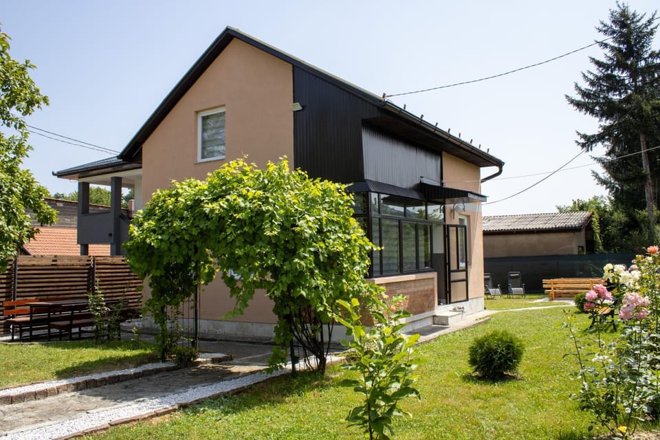 Property building, Spring, Day, Garden view