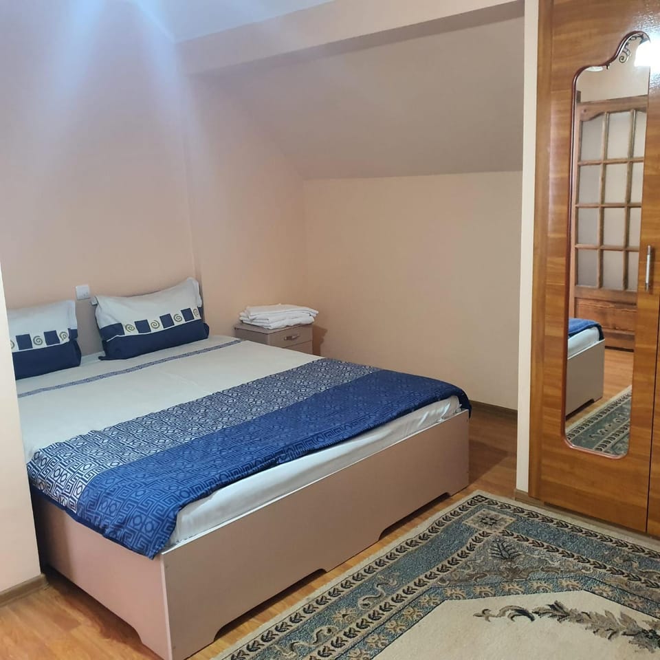 Apartament 3 camere strada Bailor Baltatesti Apartment in Romania