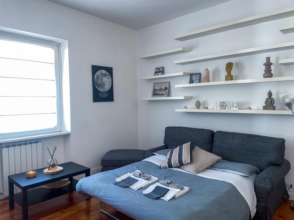 Living room, Photo of the whole room, Seating area