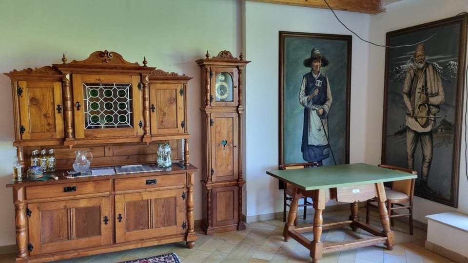 Communal lounge/ TV room