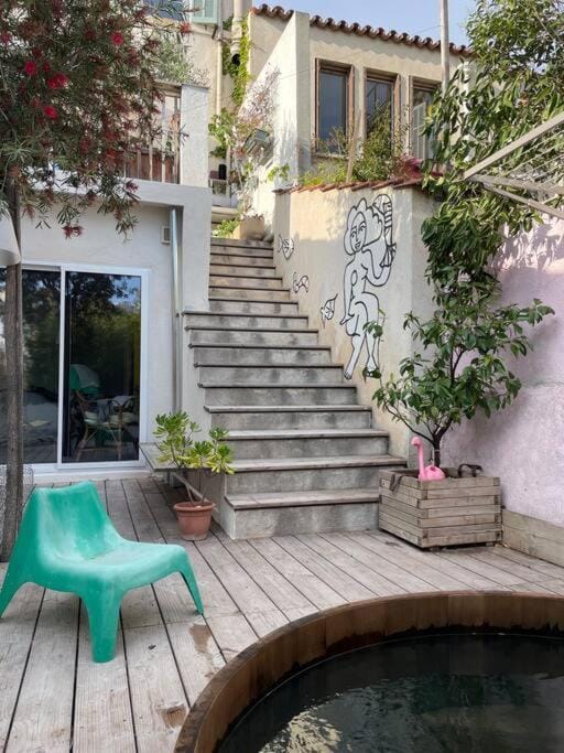 Maison 180 m2 avec bassin-piscine en bois à Vauban House in Marseille