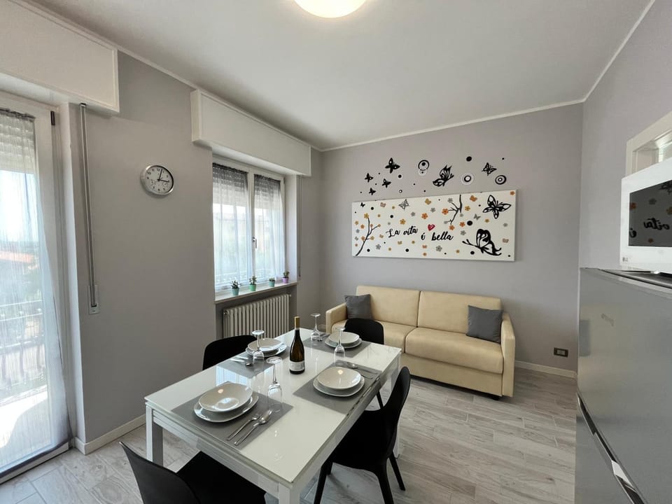 TV and multimedia, Living room, Dining area