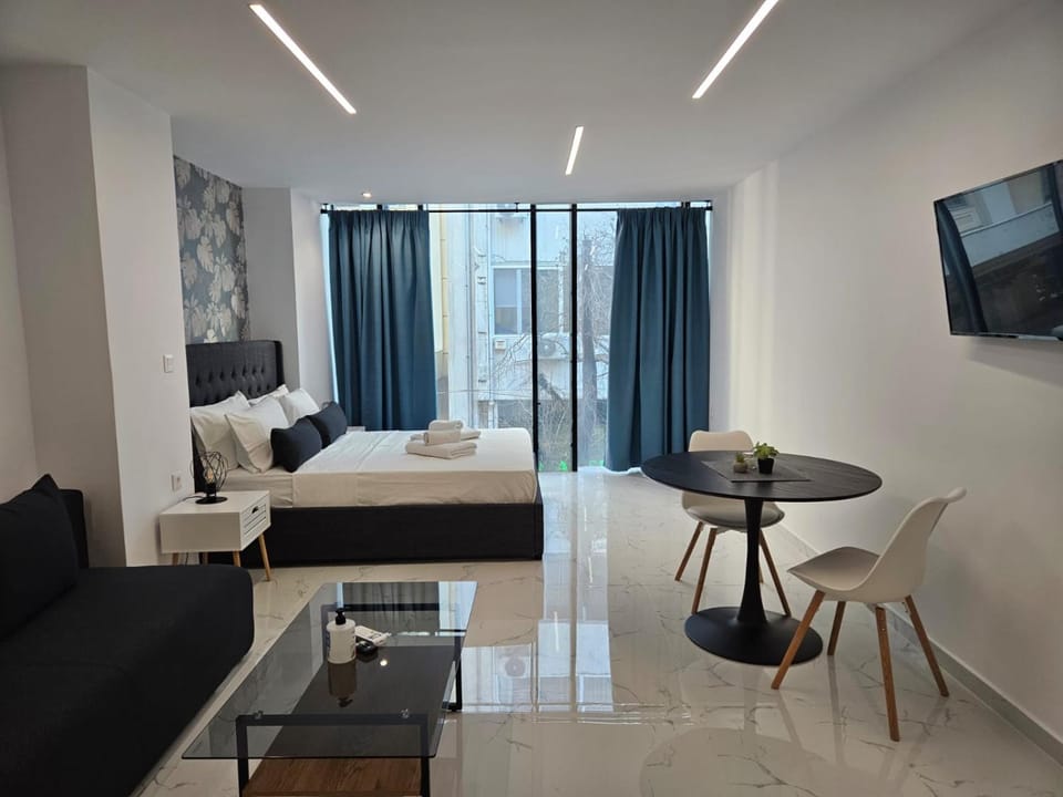 Bed, TV and multimedia, Photo of the whole room