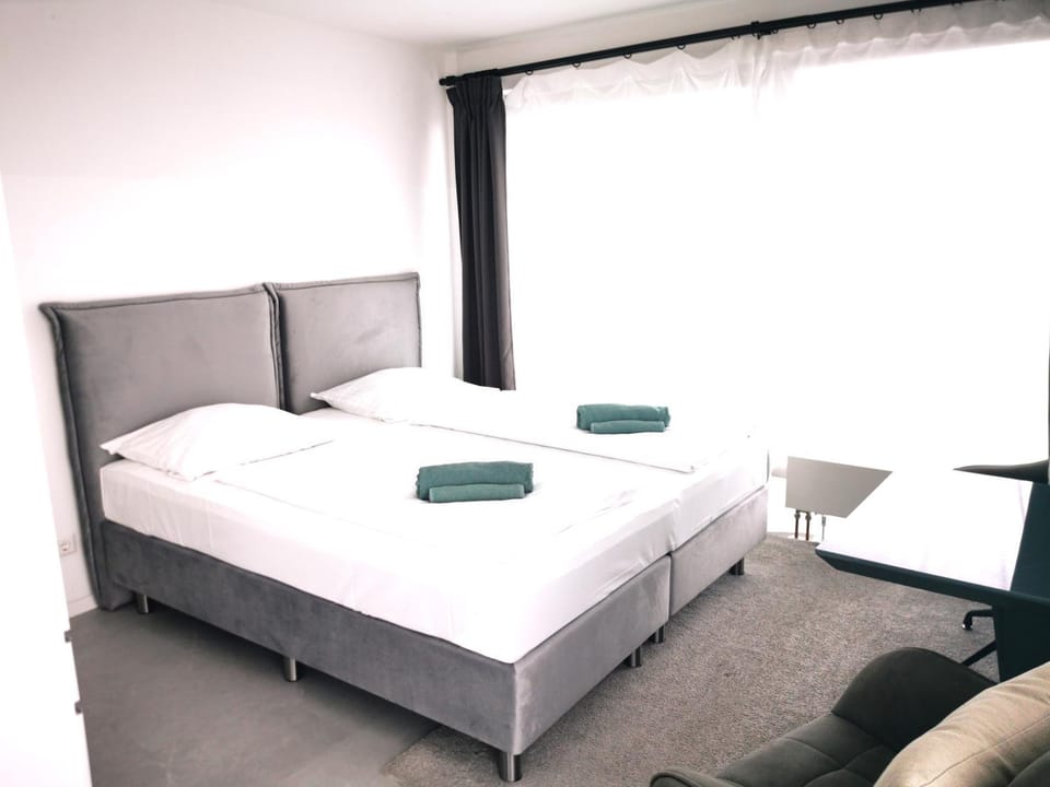 HH 01 by ROCKCHAIR - SUPERHOST Status - Modernes Apartment mit sonnigem Balkon & premium Boxspringbetten in Winterhude - Hamburg Top Geheimtipp Apartment in Hamburg