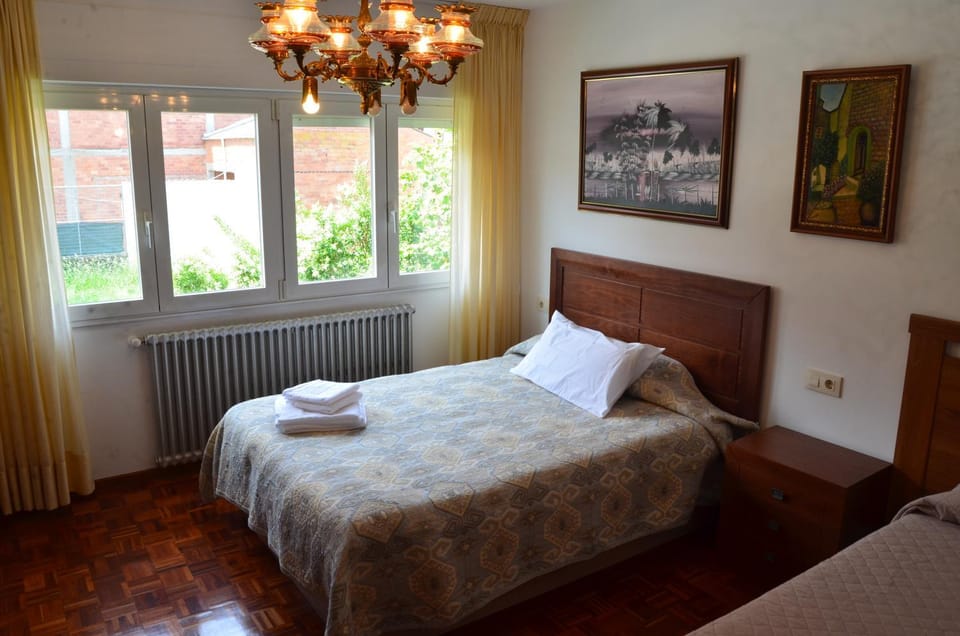 Bed, Photo of the whole room, Bedroom, internet, towels