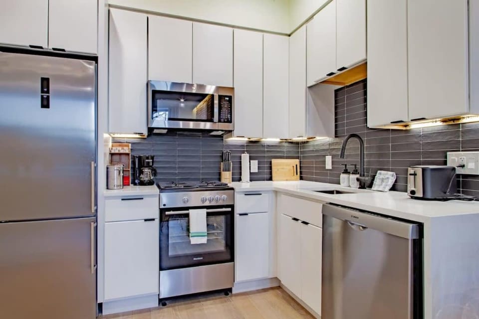 Barracks Row & Eastern Market Oasis Transit-Friendly Bed and Breakfast in Capitol Hill