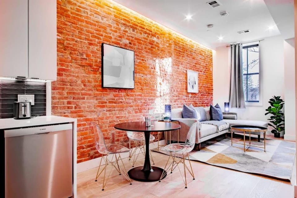 Barracks Row & Eastern Market Oasis Transit-Friendly Bed and Breakfast in Capitol Hill