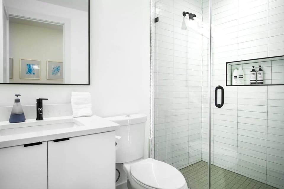 Eastern Market & METRO Accessible Modern Charm Walk Everywhere Bed and Breakfast in Capitol Hill