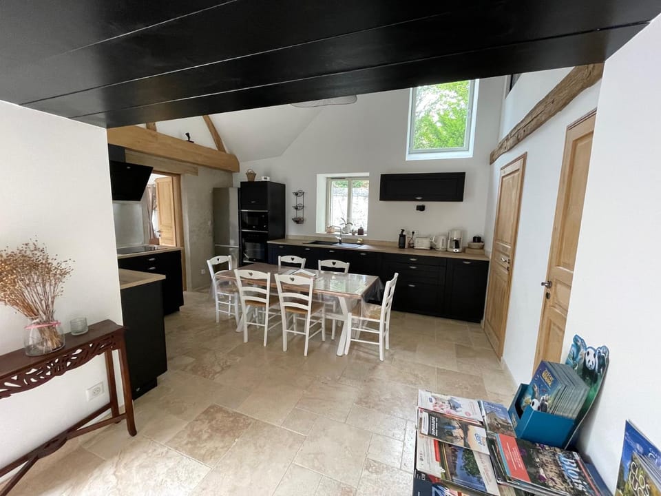 Kitchen or kitchenette, Dining area, oven, stove