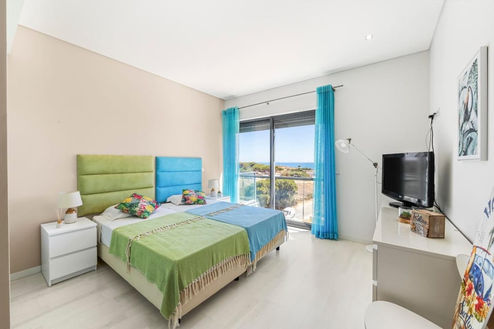 Bed, TV and multimedia, Bedroom, Sea view