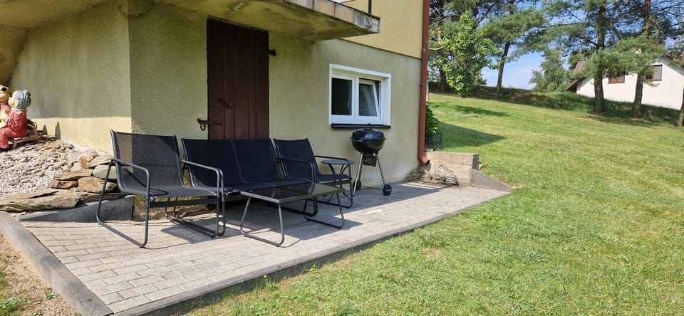 Property building, Patio, Spring, Day, Garden, Living room, Seating area, Garden view, sunbed