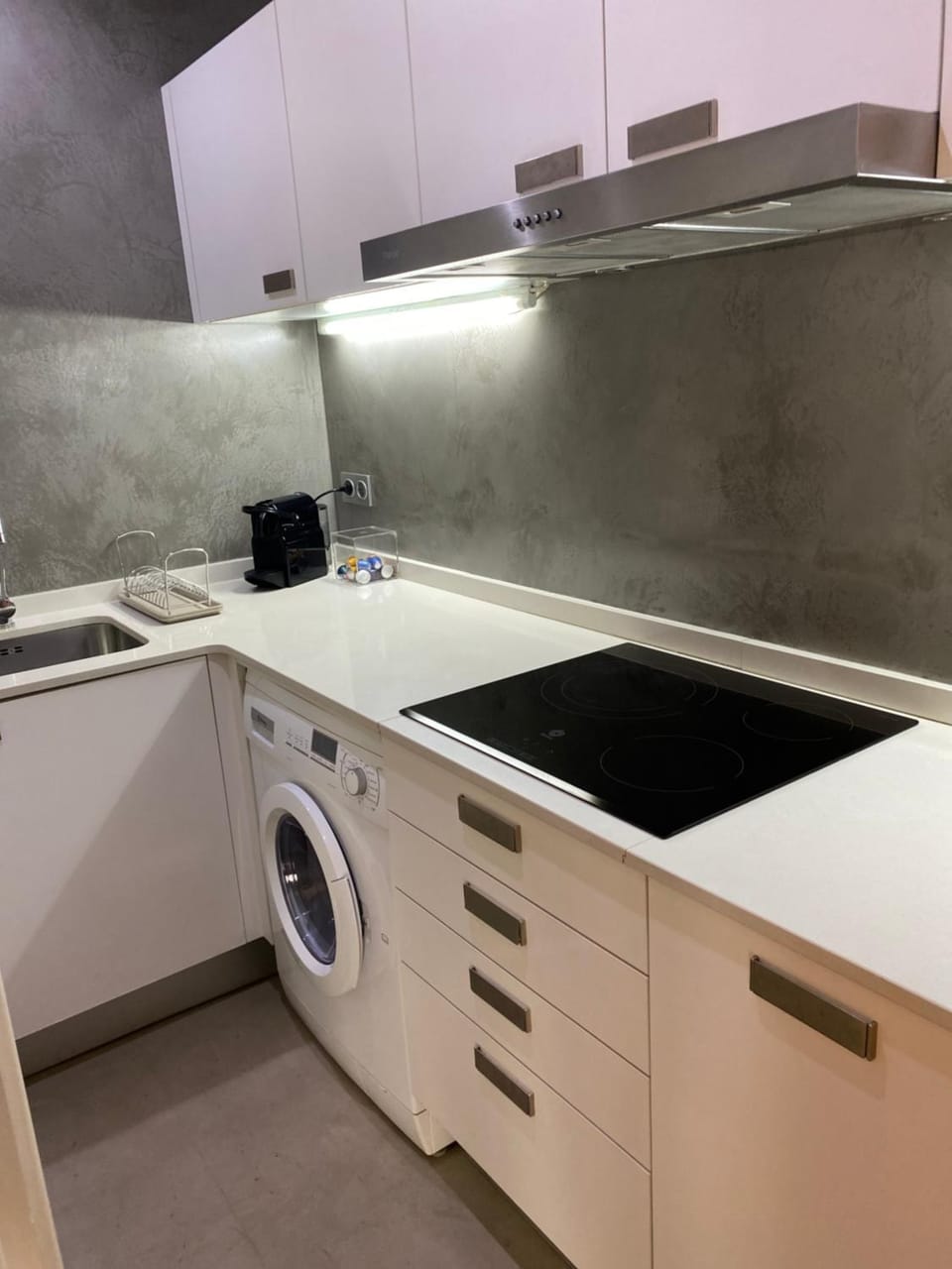 Kitchen or kitchenette, washing machine