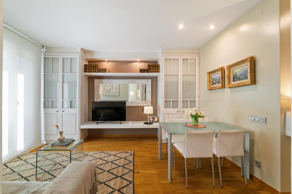 TV and multimedia, Living room, Dining area