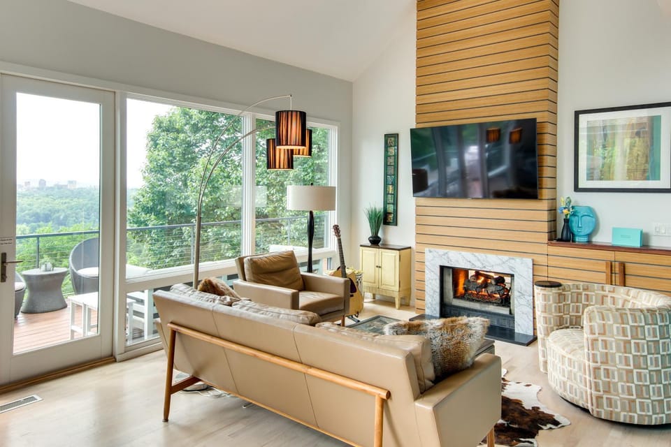 Contemporary Asheville Home with Panoramic Views! House in Woodfin