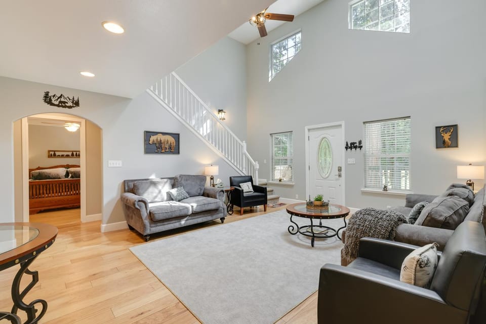 Near Dtwn Twain Harte Home with Furnished Deck! House in Twain Harte