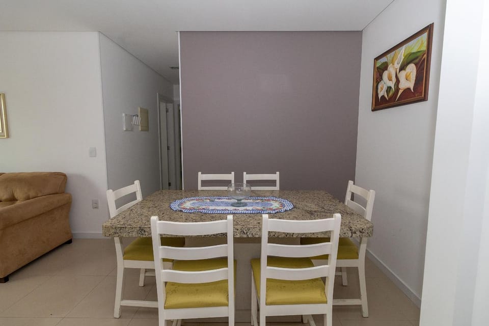 449 - Lindo Apartamento de 3 dormitórios á 100m da praia de Bombas Apartment in Porto Belo