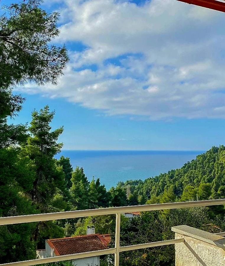 Mountain view, Sea view