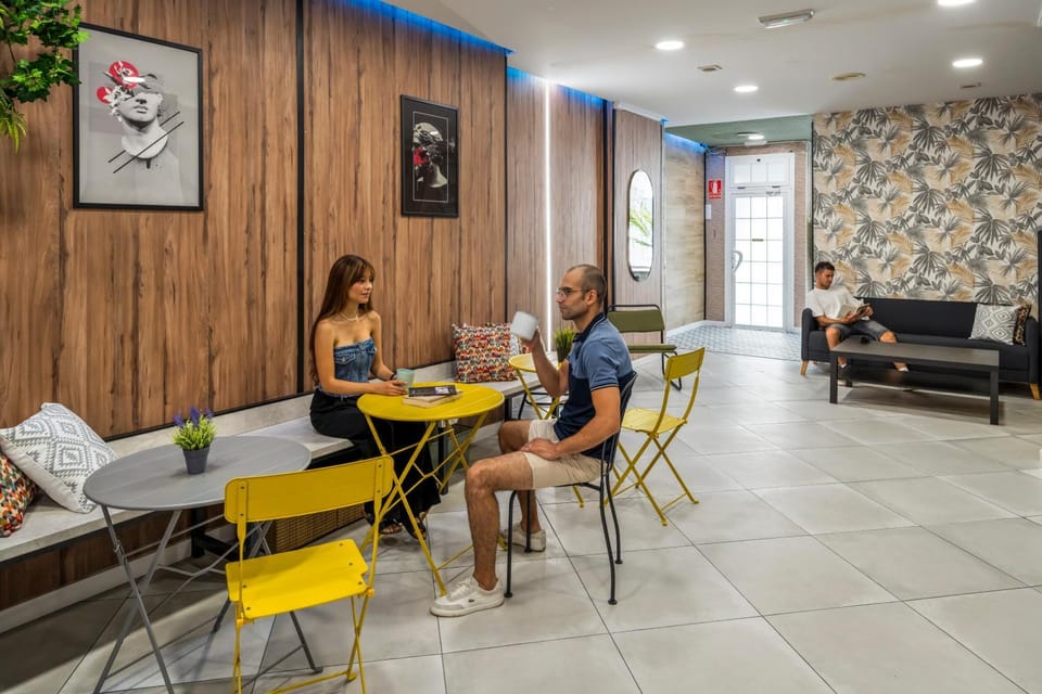 Seating area, Dining area