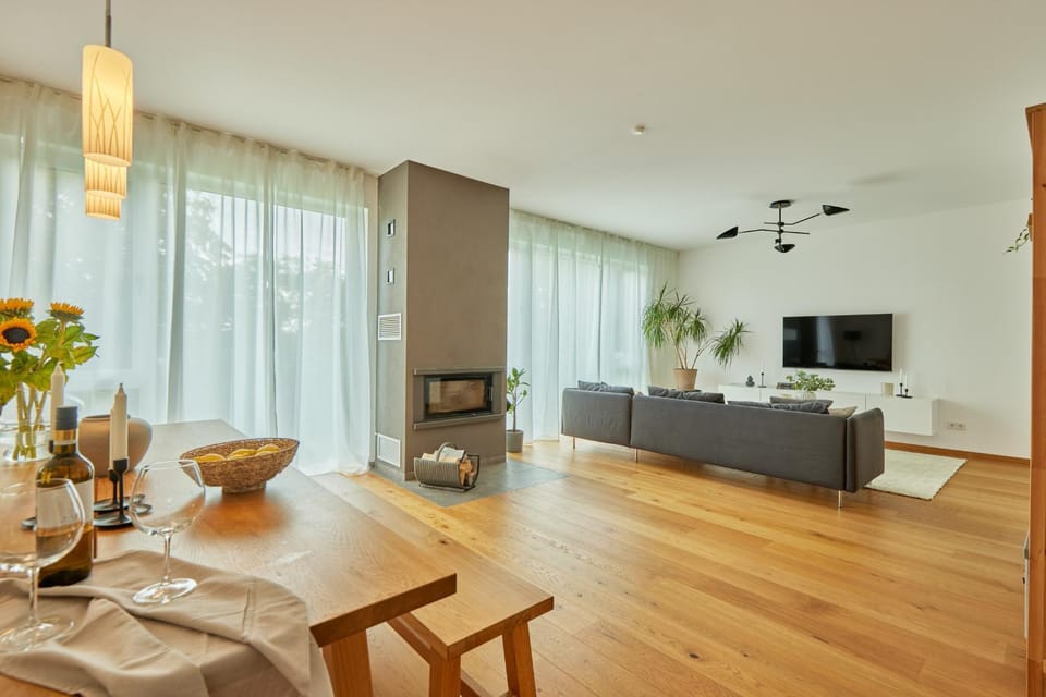 Communal lounge/ TV room, Living room, Seating area, Dining area