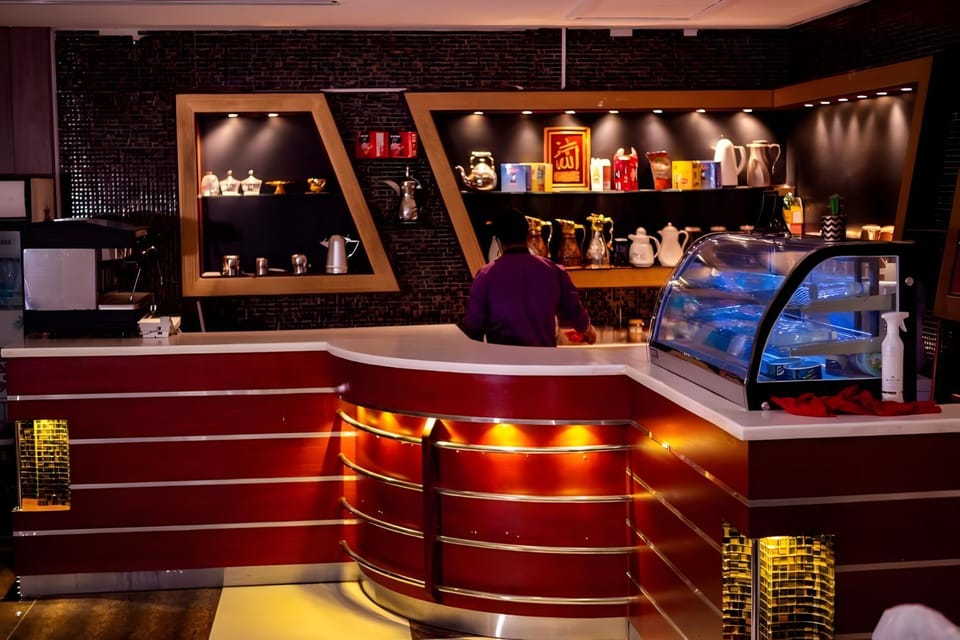 Coffee/tea facilities, Lounge or bar, Food and drinks, Drinks